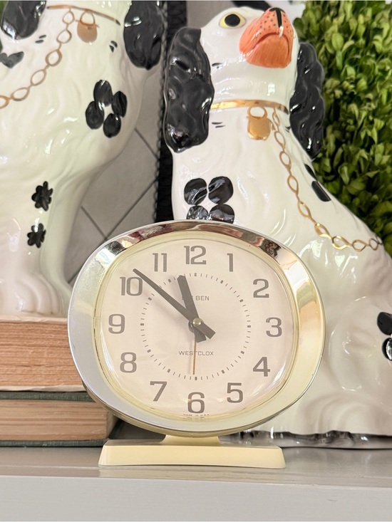 Westclox Other - 😎3/$20‼️Cream and Gold Retro Table Clock Works
